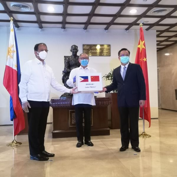 中国驻菲律宾大使发表署名文章，庆祝中菲建交45周年