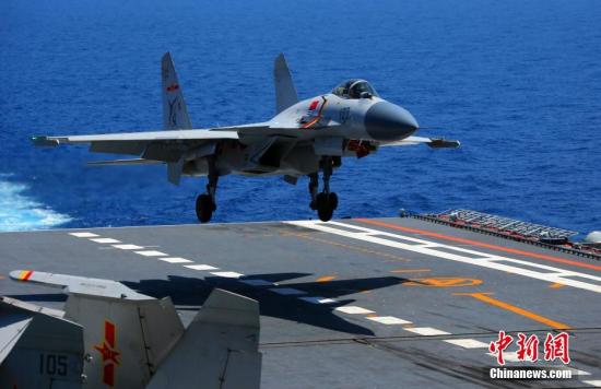 中国海军双轨并行加快培养舰载战斗机飞行员