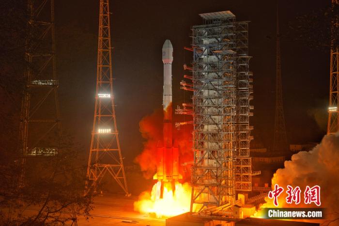中国第二代静止轨道气象卫星风云四号首颗业务星成功发射