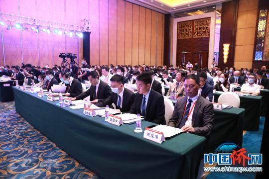 四川海外联谊会第六届理事会第一次会议召开