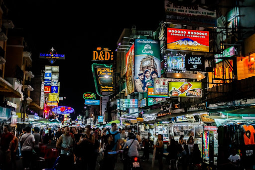 泰国曼谷一酒吧街多名游客新冠病毒检测结果呈阳性