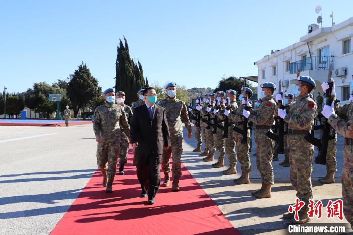 中国驻黎巴嫩大使慰问赴黎维和部队官兵