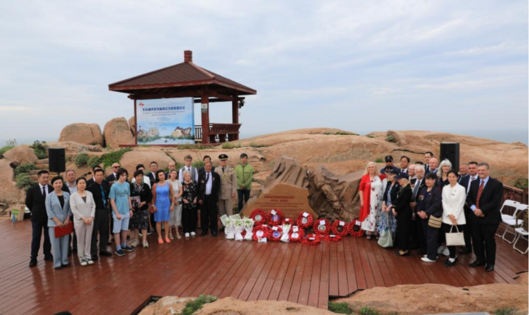 这一握，定格历史，延续友谊——东极渔民营救英俘纪念碑揭幕特写