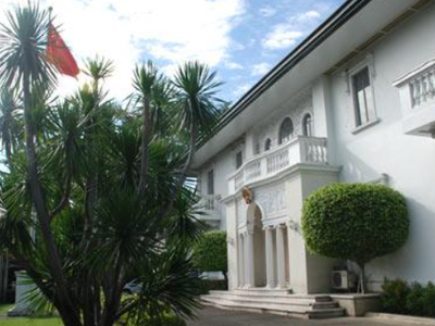 中国驻菲律宾大使井泉会见《马尼拉公报》代表