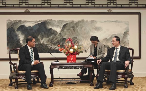 中国外交部副部长孙卫东礼节性会见菲律宾官员，就中菲关系等交换意见