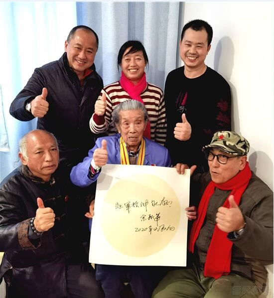 不忘初心 艺术家蔡亮宏、张恒久慰问百岁老红军遗孀、抗战女兵