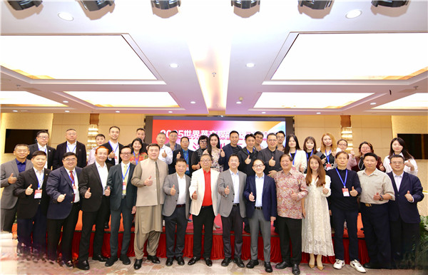 「2025世界華文媒體社長總編輯深圳行」啟動  30餘家世界華文媒體社長總編輯齊聚鵬城領略深圳設計之美